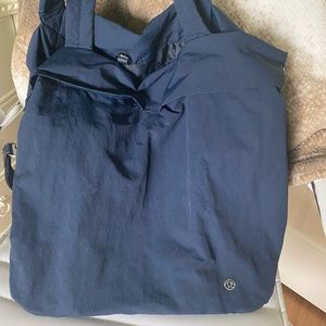 LuLulemon 30L tote bag